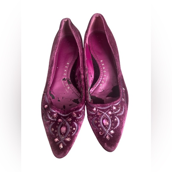 Kenneth Cole Reaction Vintage Women's Purple Velvet Flats Size 9M - Picture 1 of 6